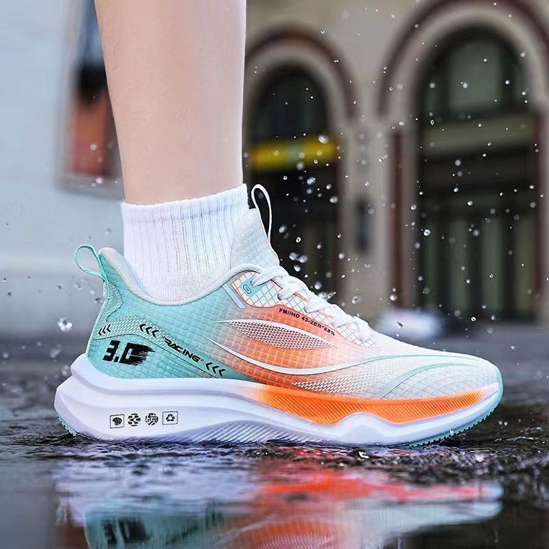 Men's Shoes Spring and Summer New Mesh Ultra Light Running Shoes sneaker Breathable Shock Absorption Soft Sole Student Shoes Lightweight Running Shoes
